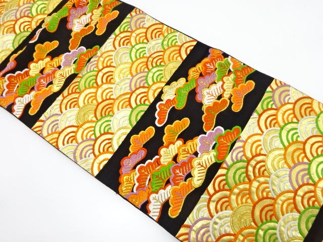 横段に松青海波模様織り出し　袋帯